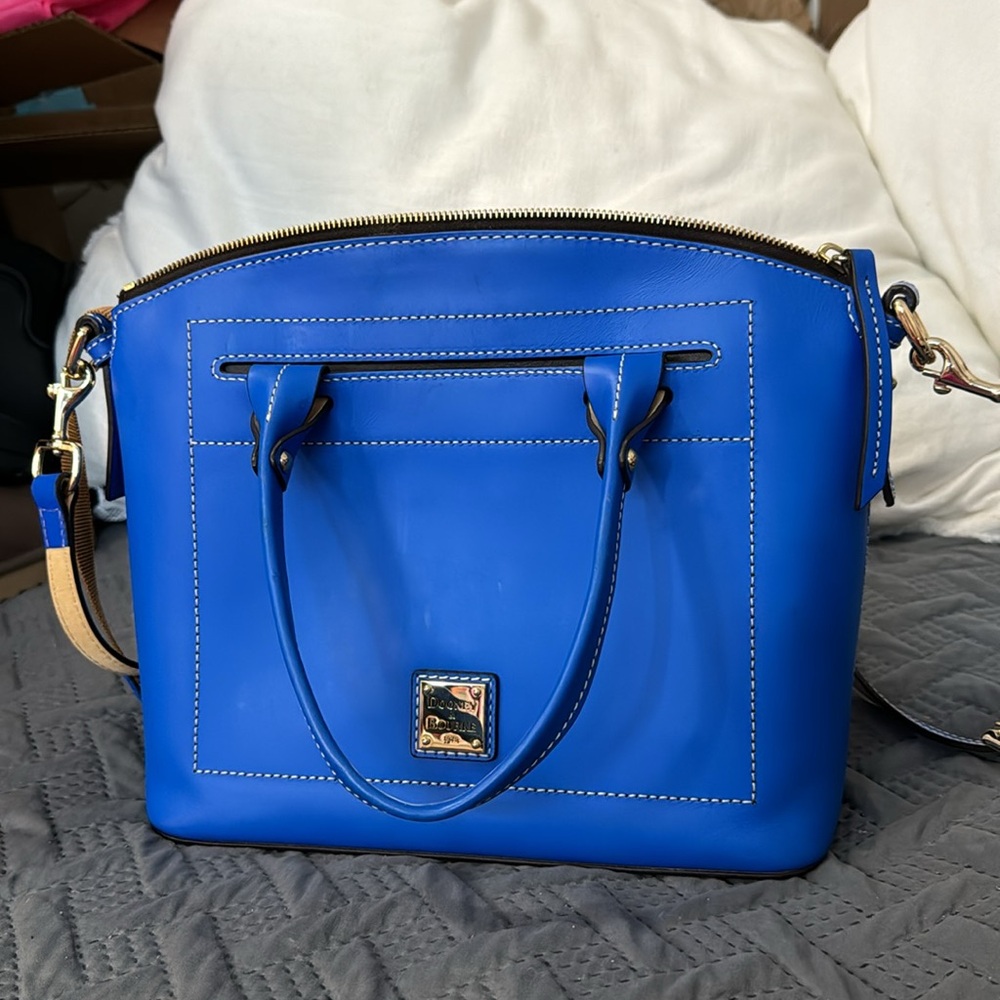 Large Dooney satchel in excellent conditions. No signs of wear no stains - Picture 6 of 6